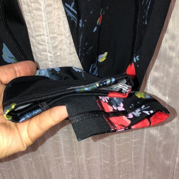 VS XL Essential Pocket Hi-Rise Crop Black Red Blue Pocket Legging - Picture 8 of 12